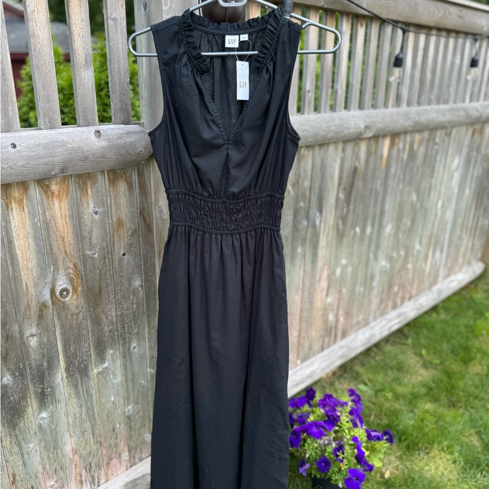 NWT GAP XS Black Smocked Midi Dress